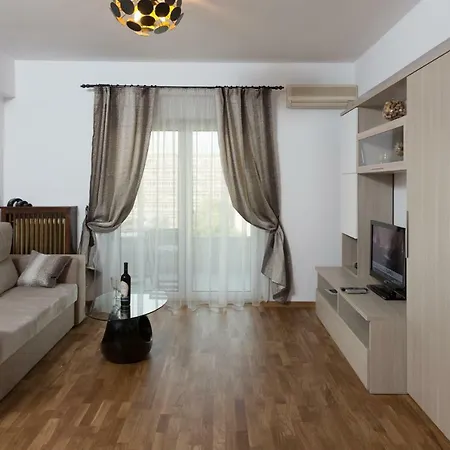 Luxury Flat With Terrace - Adela - Ideal For Long *